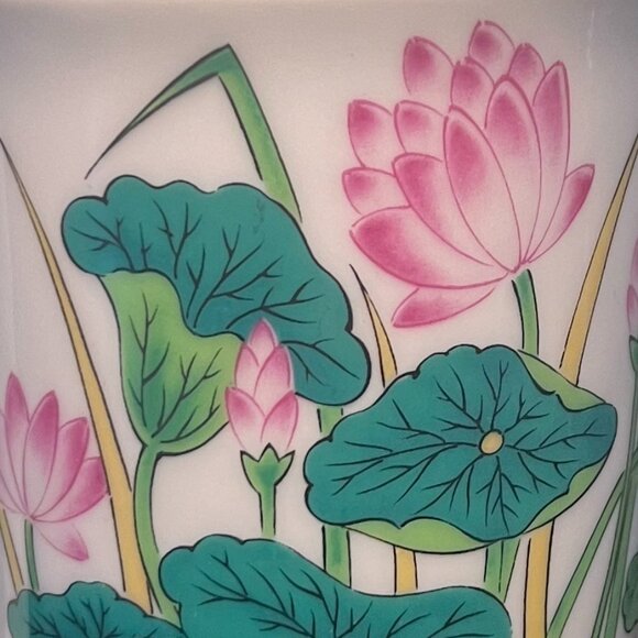 TAKAHASHI Japanese Porcelain Teacup with Lotus Blossom & Water Lily Pads - Picture 3 of 10